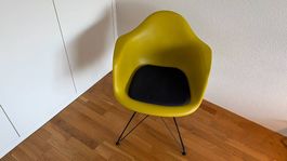Vitra Eames Plastic Armchair DAR inkl. Vitra Sitzkissen