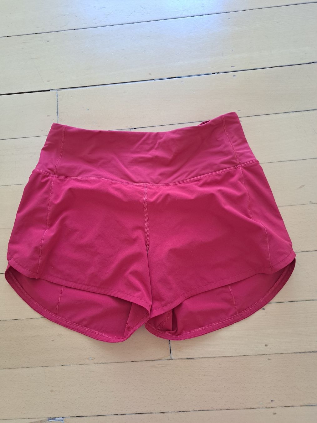 Lululemon Pantaloni: Lululemon Shorts  – Usato da Thalwil venduto da sternenstaub369