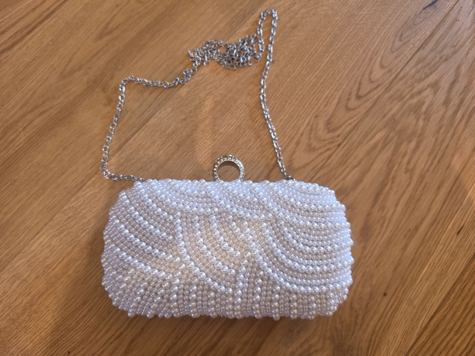 Taschen für Damen: Clutch mit Perlen – Gebraucht aus Kefikon TG von Livline
