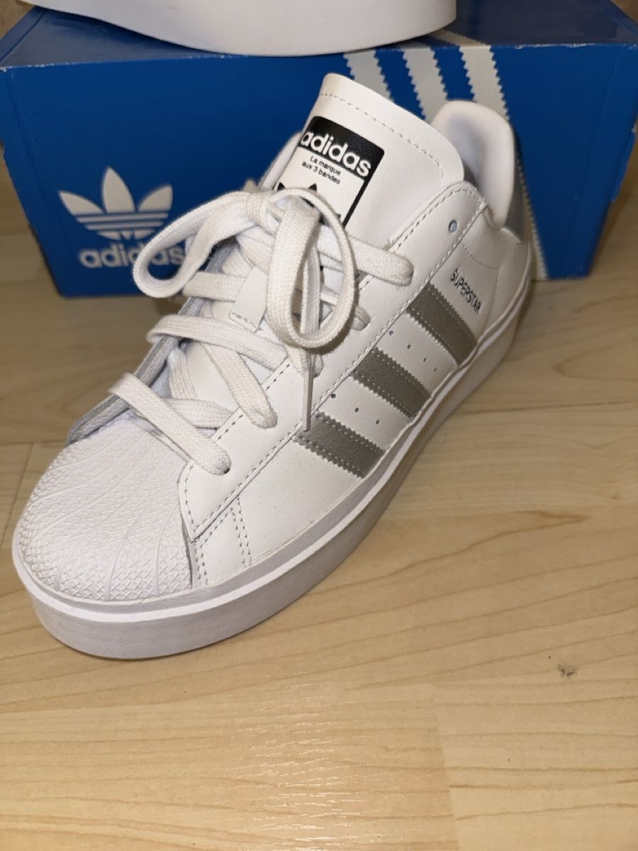 Adidas Scarpe da donna: Adidas Superstar Bonega, Gr. 39 1/3 Neu – Nuovo (secondo la descrizione) da Grenchen venduto da NorHas 2