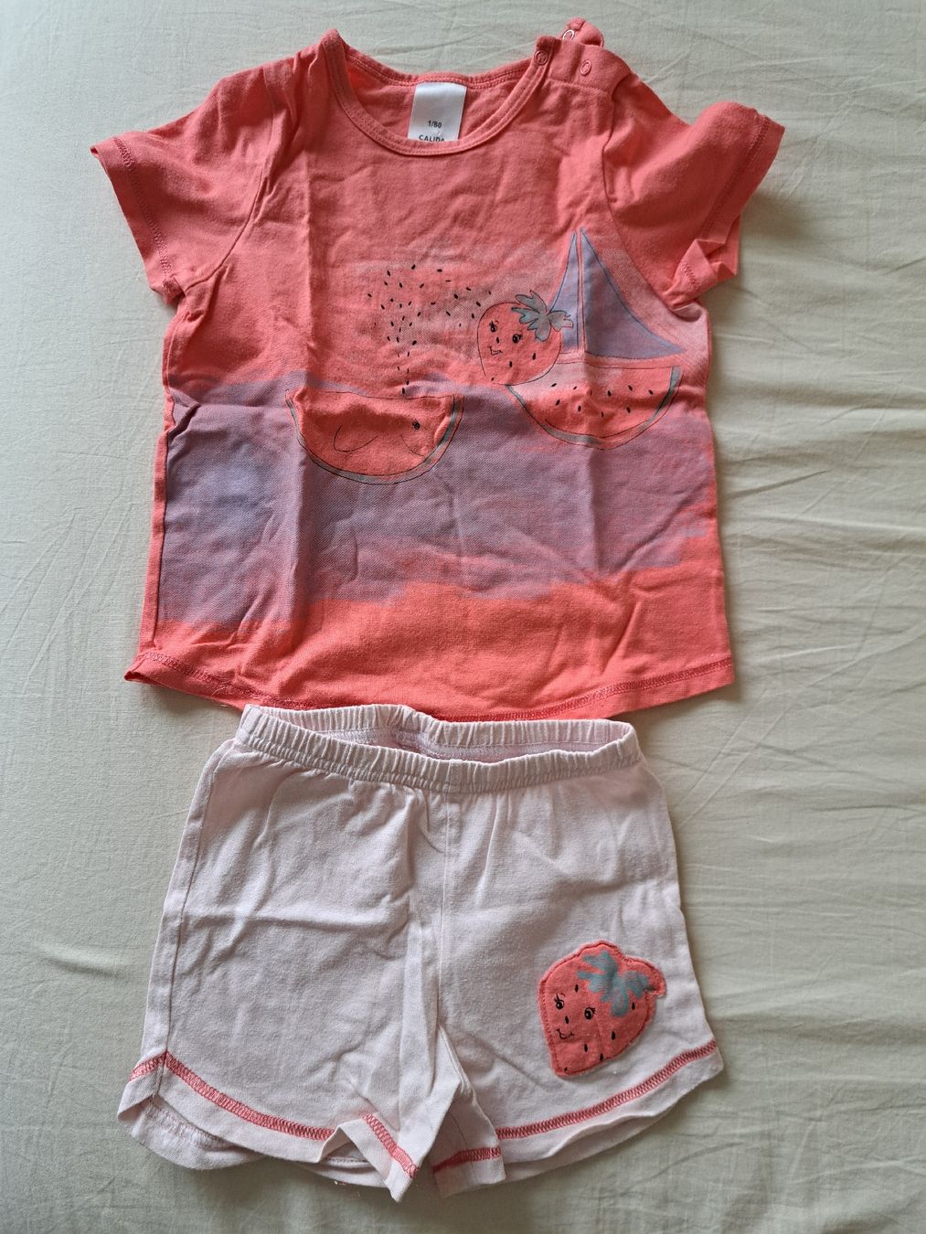 Calida Pigiama & Simili: Calida kurzer Pyjama Gr. 80 Sommer Erdbeere – Usato da Bergdietikon venduto da Staphylococcus
