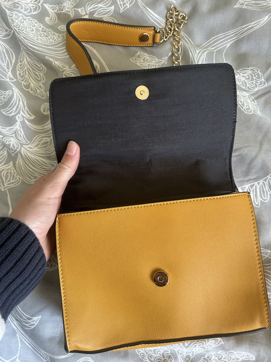 Borse da donna: Sac à bandoulière jaune moutarde – Usato da Muntelier venduto da cel_5syj 2