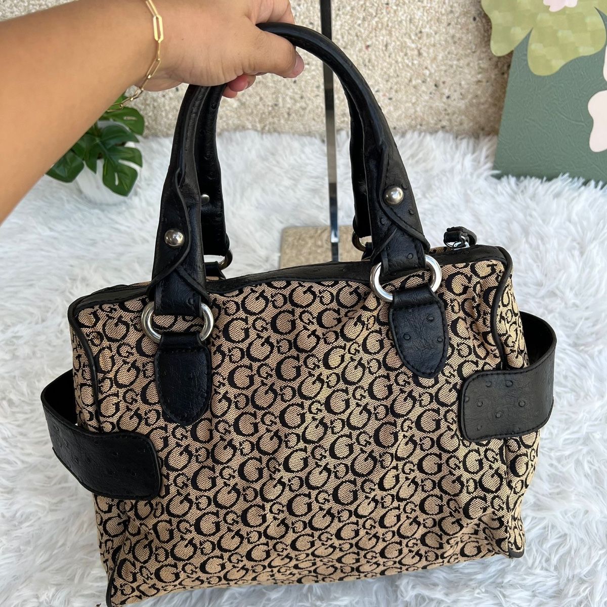 Guess Borse da donna: Guess Handtasche, mittlere Grösse – Usato da Eggenwil venduto da CNSRVINTAGE 6