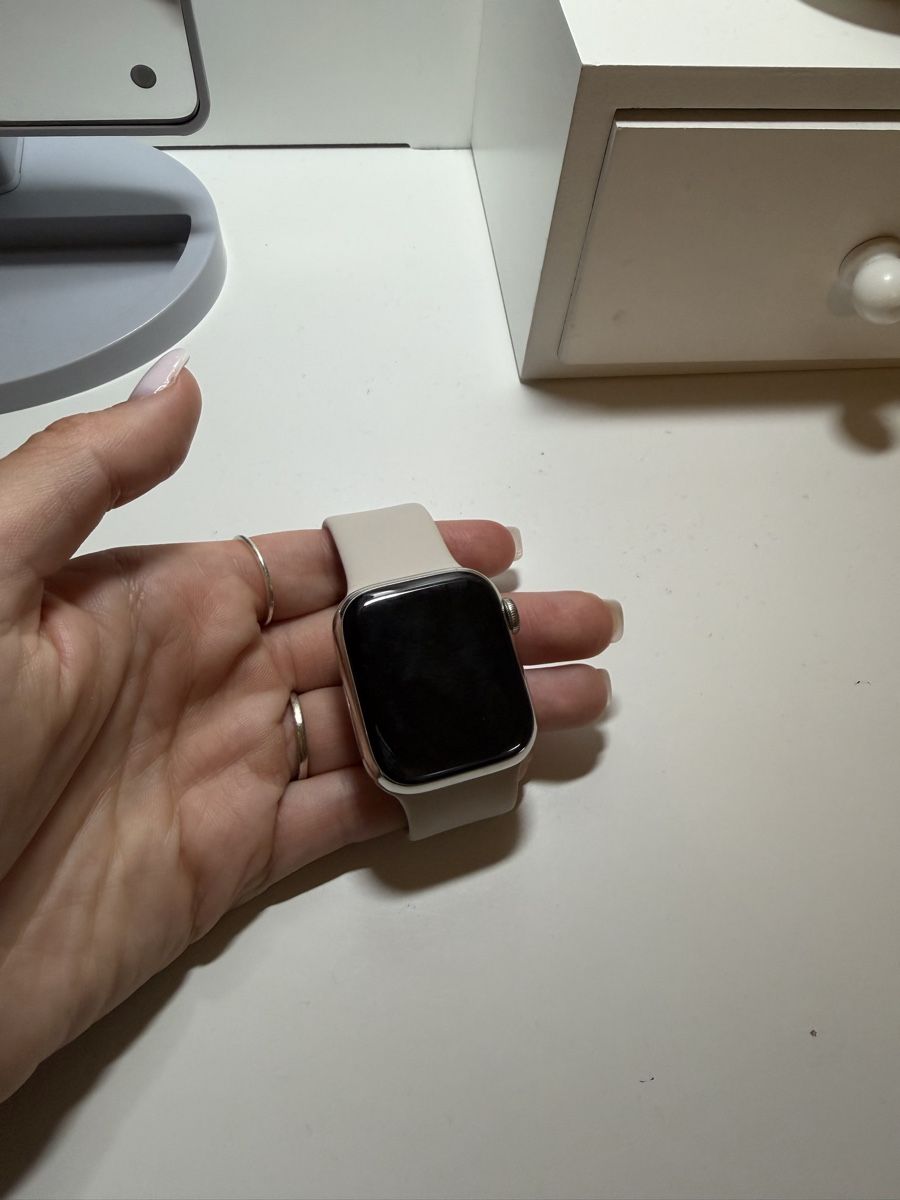 Apple Smartwatch: Apple Watch Series 8 Starlight, silber. – Usato da Luzern venduto da Lorena.haj 6
