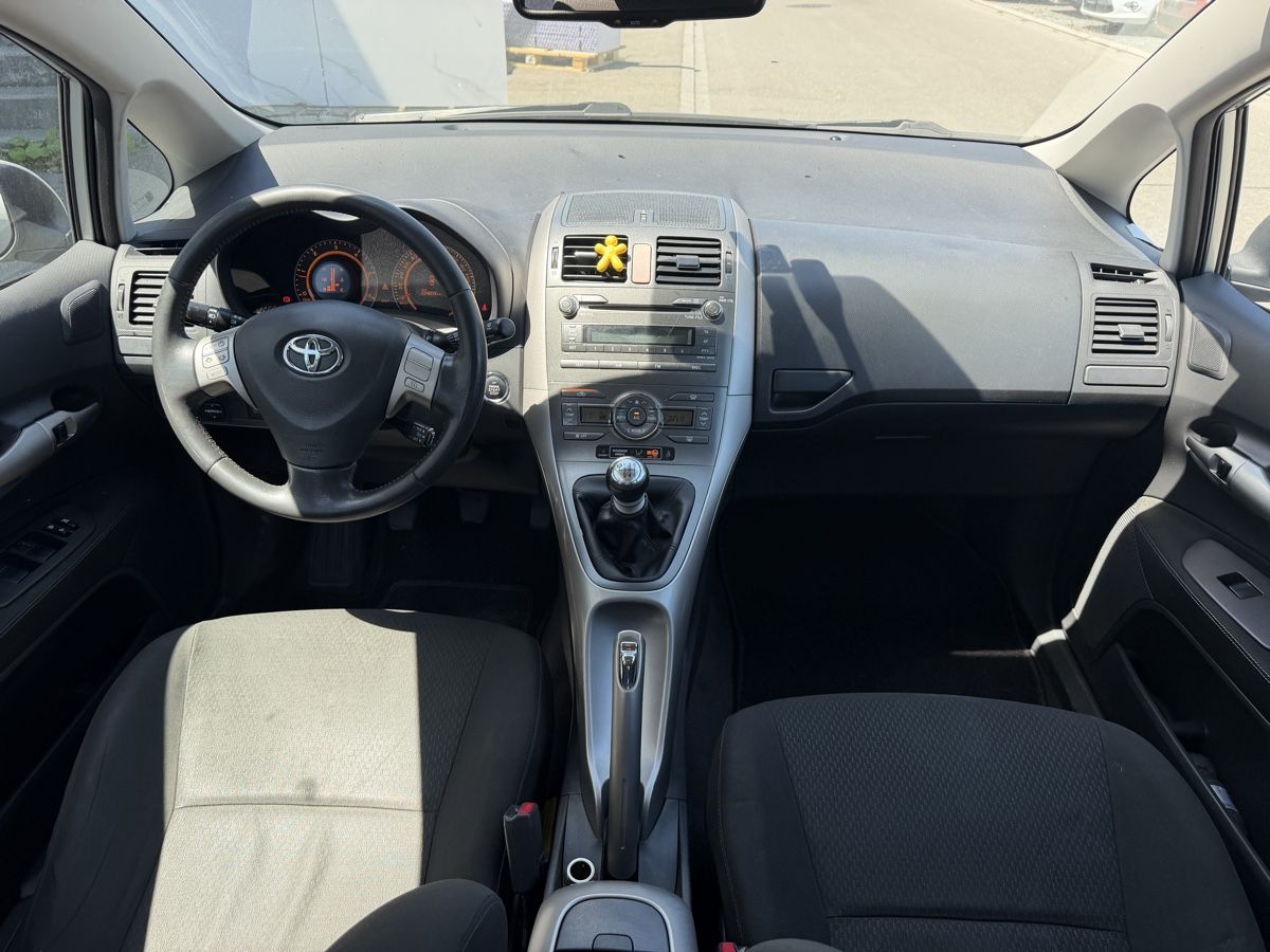 Toyota Automobili: Toyota Auris 2,2 Diesel Ab MFK  – Usato da Amriswil venduto da Autocent 6