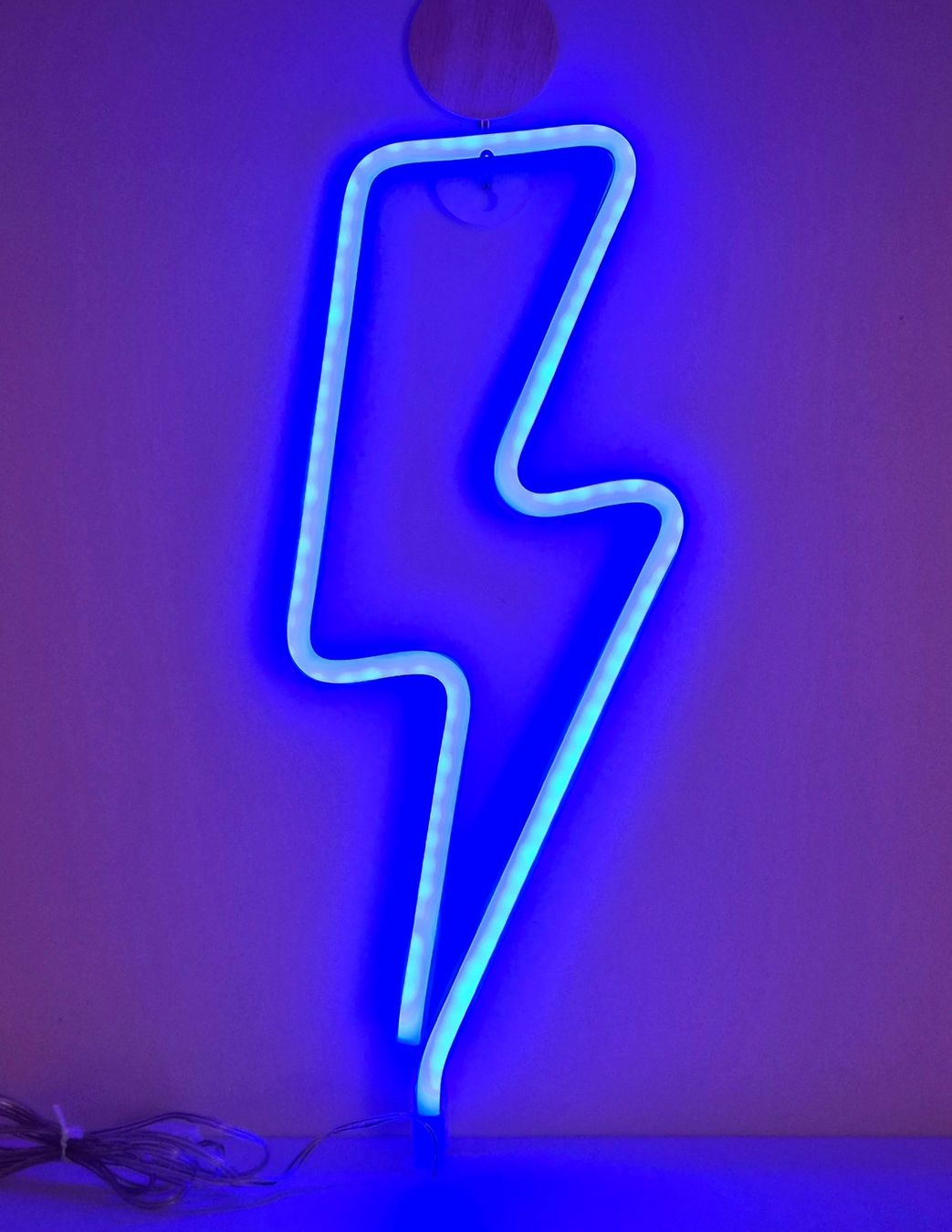 Toutes les décorations: 2 Neon-LED-Deko-Schilder (Blitz & Saturn) – D'occasion à Zürich par New_username 2