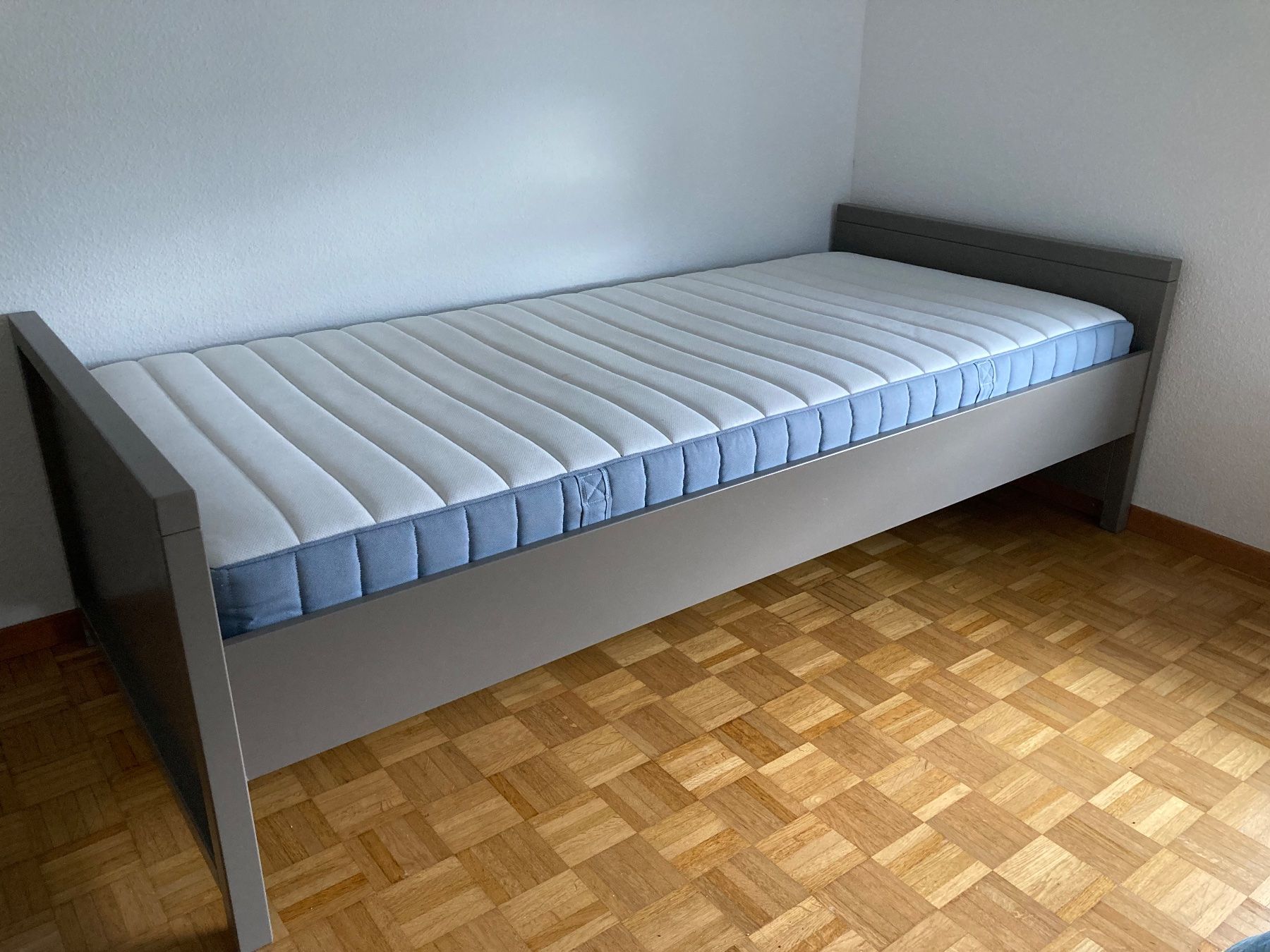 Betten: Bed one person + drawer 1 person – Gebraucht aus Au ZH von tby_t5kj