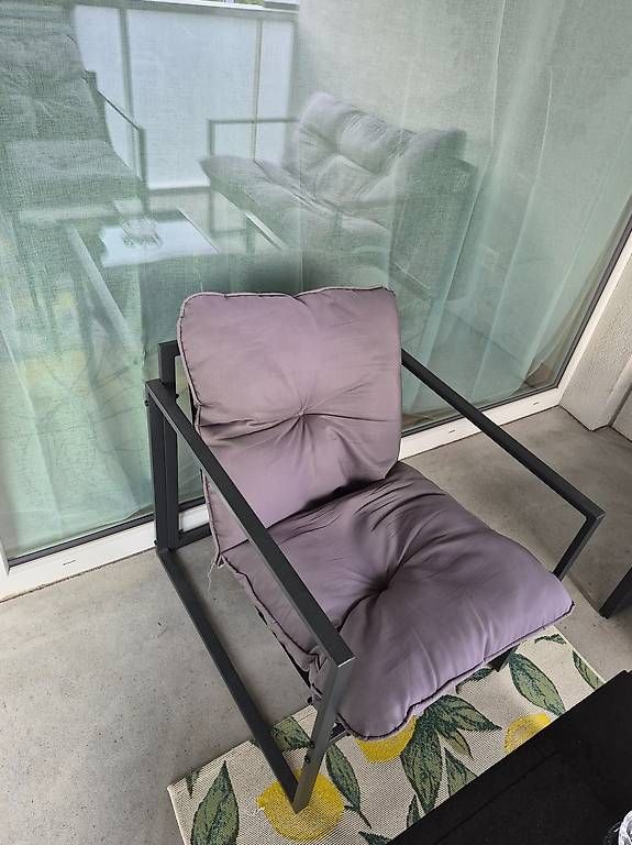Sofas: Lounge mit Tisch – D'occasion à Belp par Janrunner 2