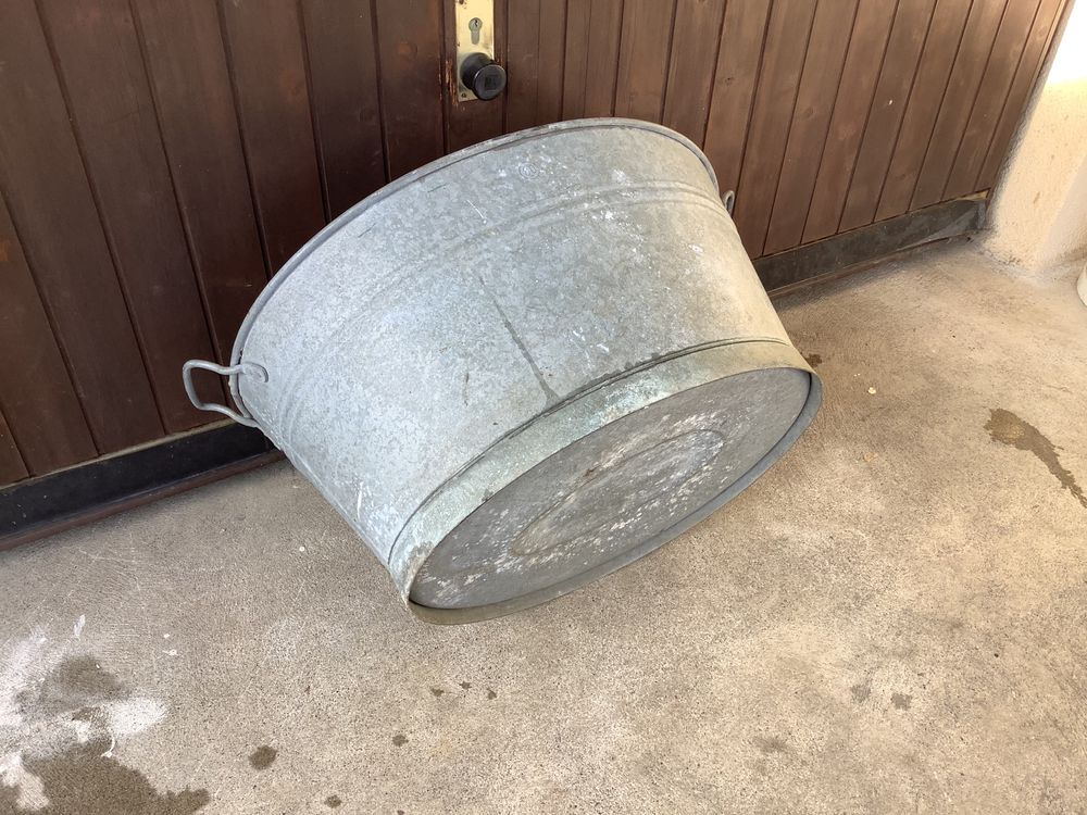 Sehr schöne alte 80 Liter Zinkwanne. Kaufen auf Ricardo