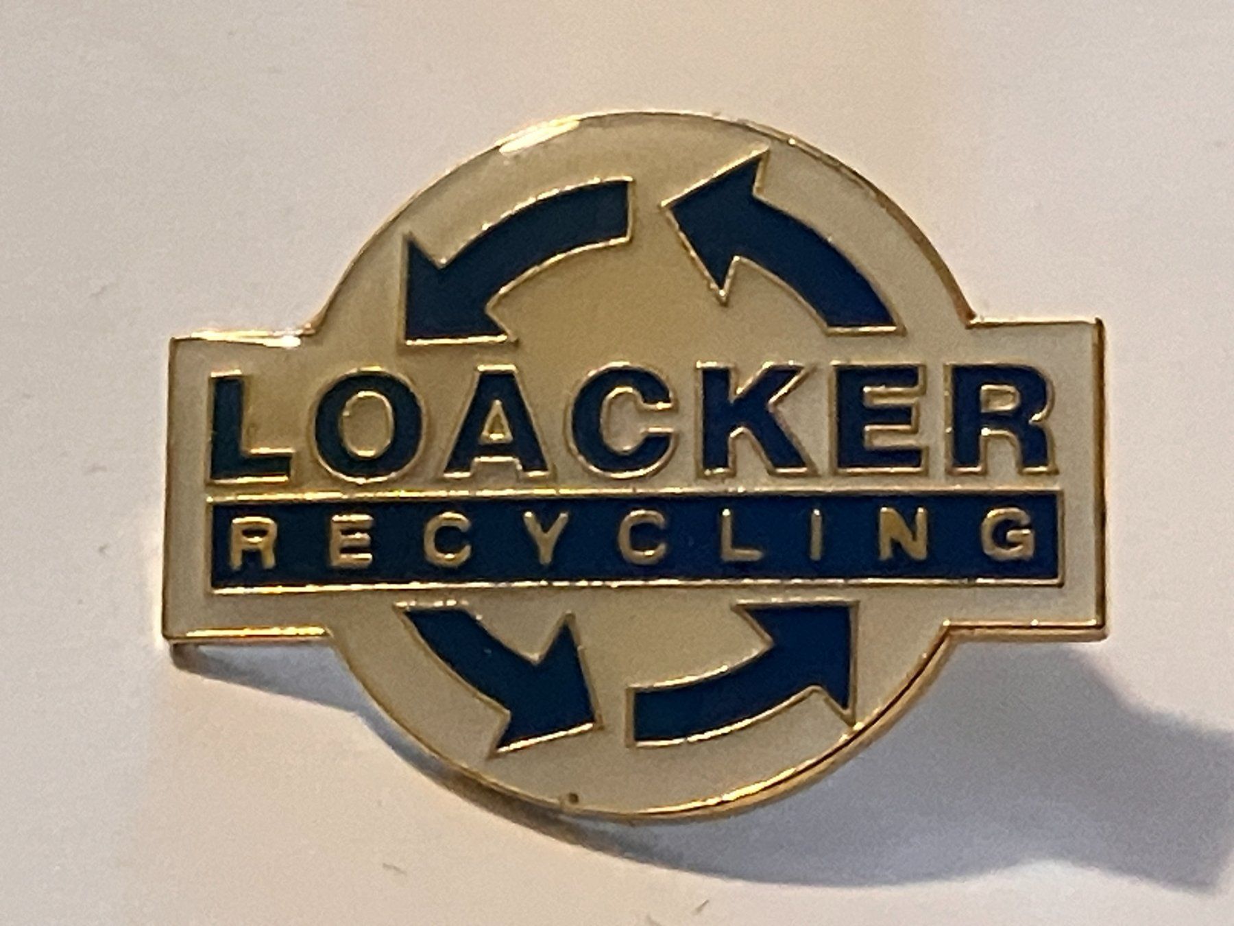Placchette & Badge: 1 Pin Loacker Recycling – Usato da Basel venduto da djwwpp
