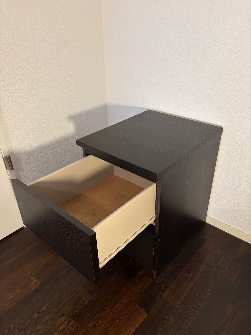 Comodini: Black Nightstand / Bedside Table (2 Drawers) – Usato da Zürich venduto da cisar97 2