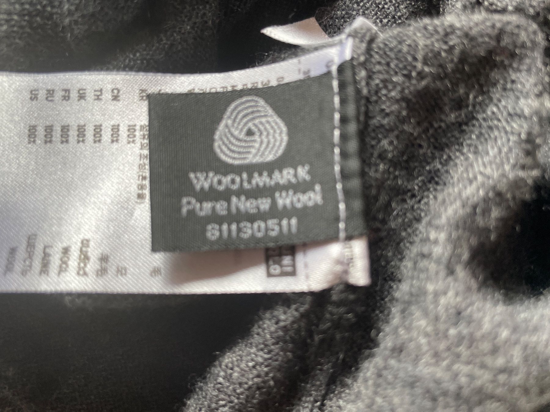 Lotti di vestiti: 3 Pullis 1 Jäggli / Uniqlo – Usato da Kappelen venduto da Waloga 3