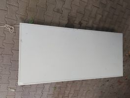 Werbetafel beleuchtet