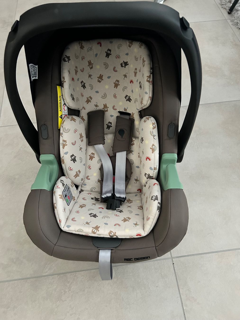 ABC Design Sièges auto: ABC Design Tulip Babyschale Teddy inkl. Isofix Base – D'occasion à Strengelbach par Lina_26