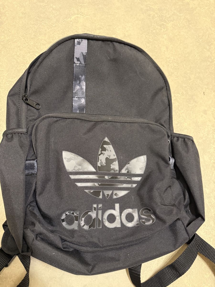 Adidas Rucksäcke: Rucksack Adidas schwarz – Neu (gemäss Beschreibung) aus St. Gallen von azra_sadikov