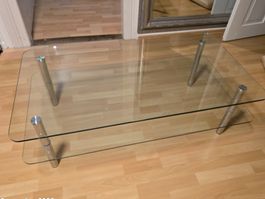 Couchtisch aus Glas mit zwei Ebenen