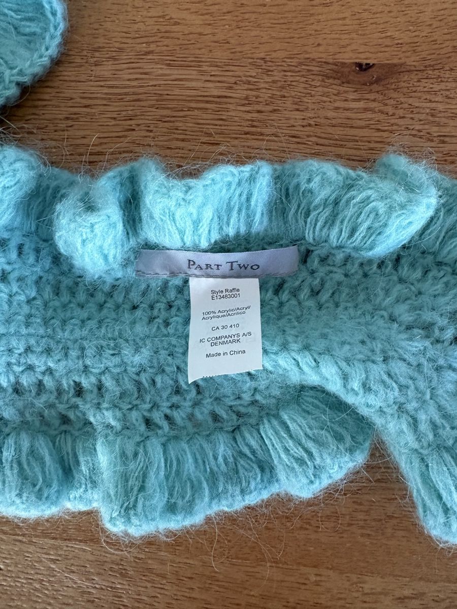 Foulard & Sciarpe: Part Two Strickschal Türkis mit Rüschen- Neuwertig! – Nuovo (secondo la descrizione) da Cham venduto da chanel3 1