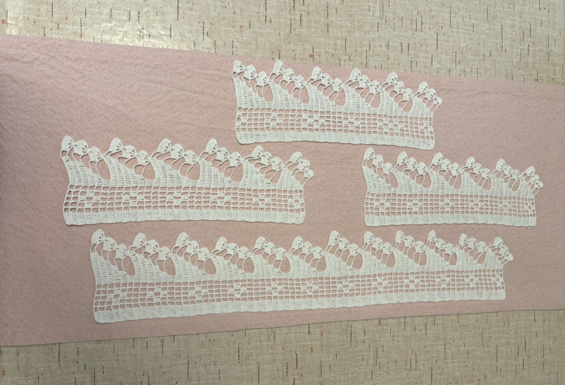 Coperte: Häkeldeckchen Krone – Nuovo (secondo la descrizione) da Zürich venduto da ThaliaL