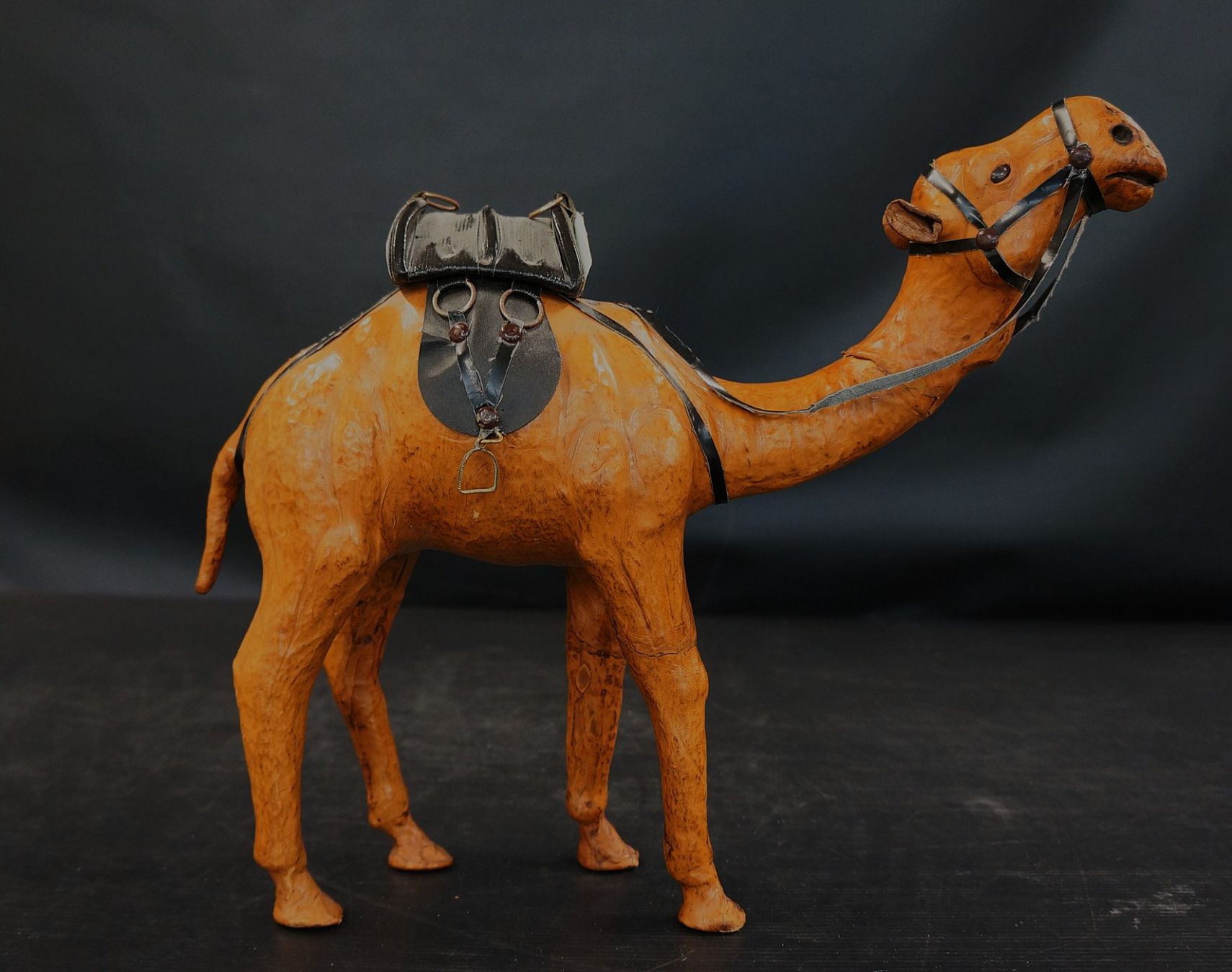 Statuette: Vintage Kamel Figur aus Leder – Usato da Basel venduto da bk_brockibasel 1