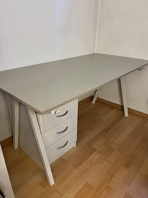 Scrivanie: Schreibtisch – Usato da Solothurn venduto da Jasminxara