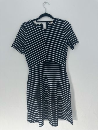 Très belle robe, rayée, blanc et bleu. Taille 38 S. -xs