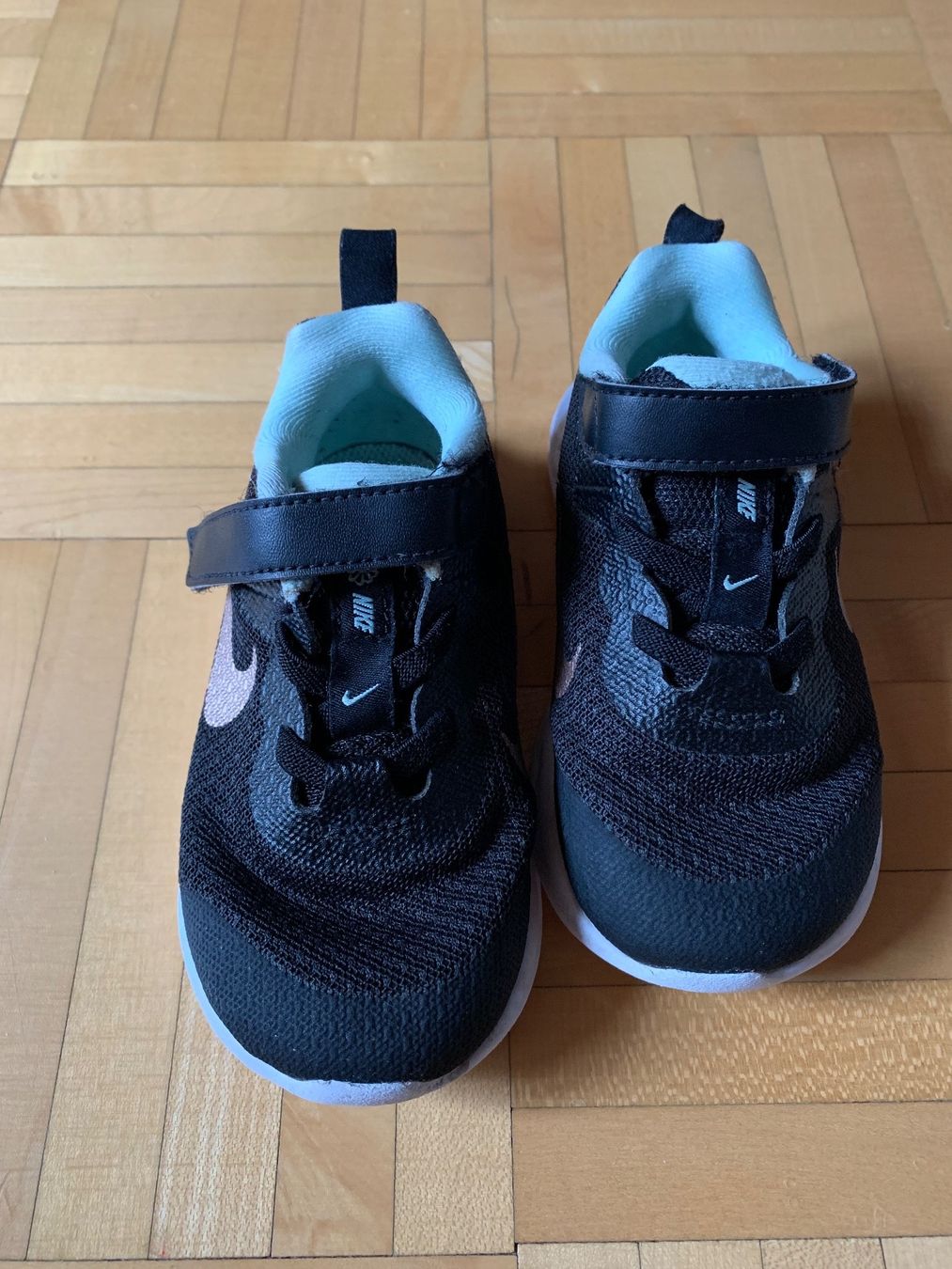 Nike Herrenschuhe: Nike trainers in size 23.5 – Gebraucht aus La Croix de Rozon von chr_f5wy 1