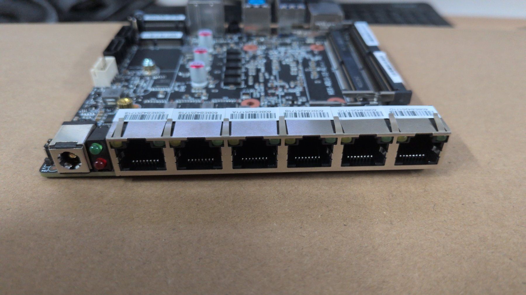 Firewall: Defekte Mini Firewall (Intel Gold 8505) – Difettoso da Schachen LU venduto da Hampfiplier 1