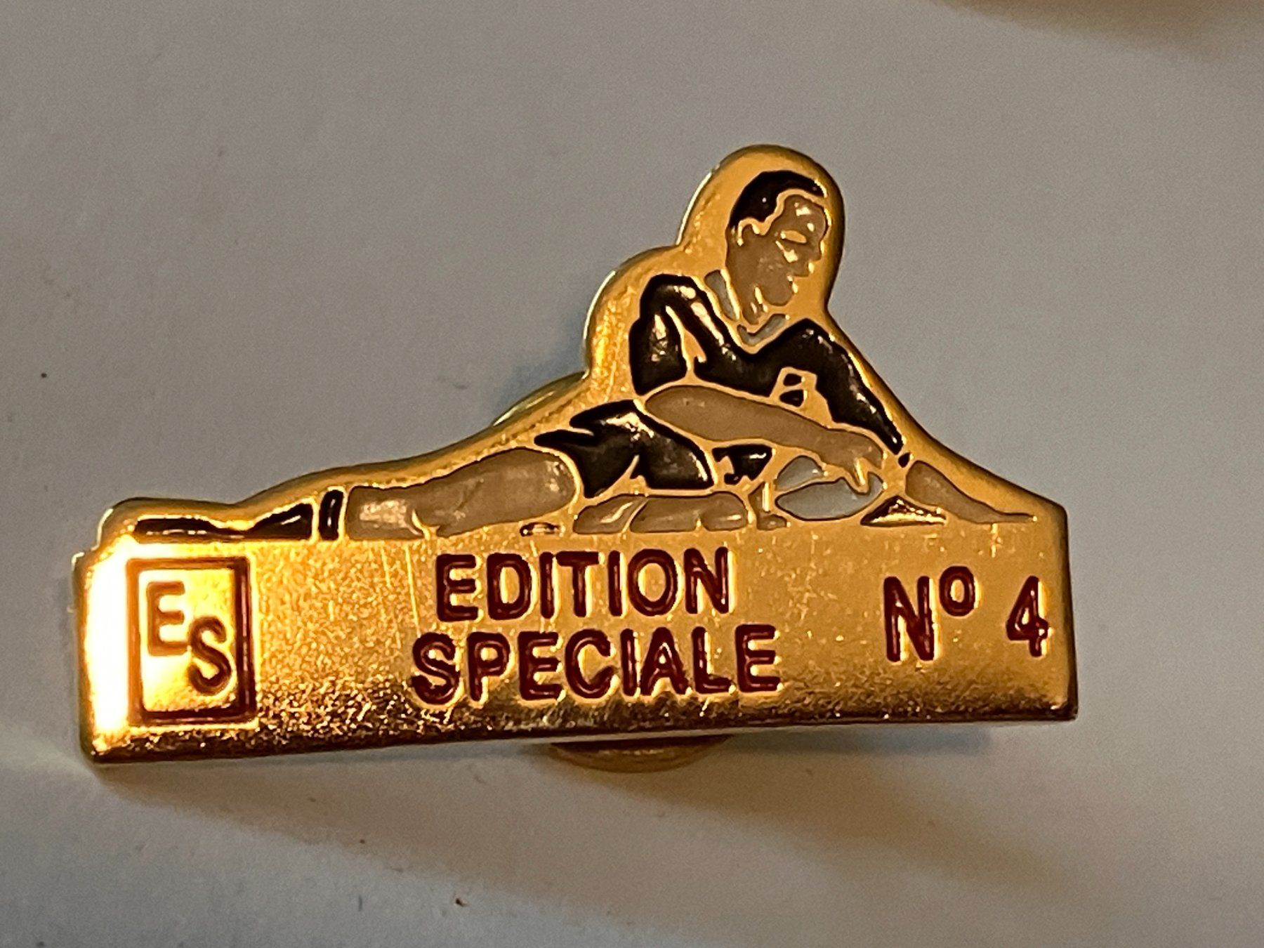 Plaketten & Abzeichen: 1 Pin Edition Speciale No4 – Gebraucht aus Basel von djwwpp