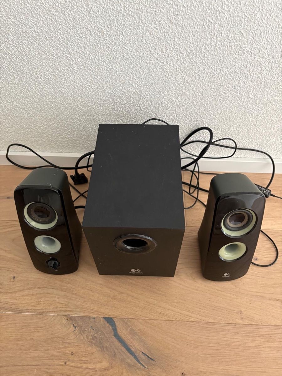 Logitech Haut-parleurs: Logitech Lautsprecher – D'occasion à Brunnen par eli_8ykg 2