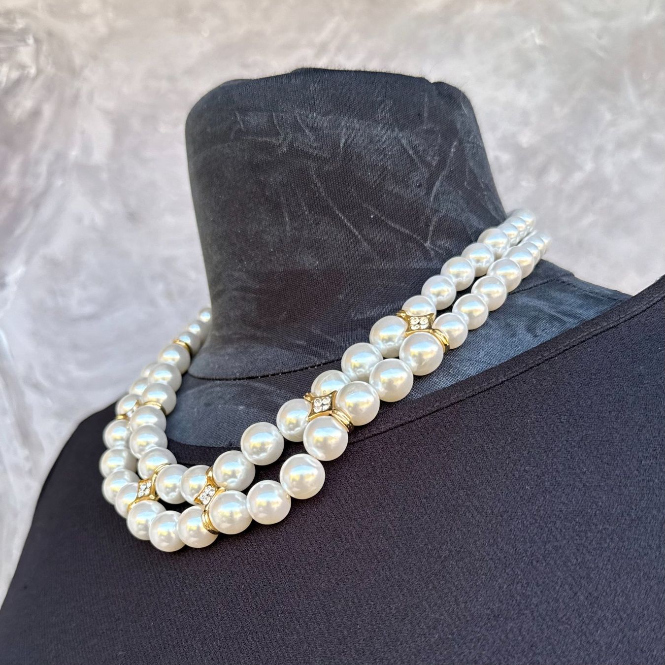 Catenine: Collier double rangs perles blanches et strass dorés – Usato da Thônex venduto da Suisse.Shopping 2