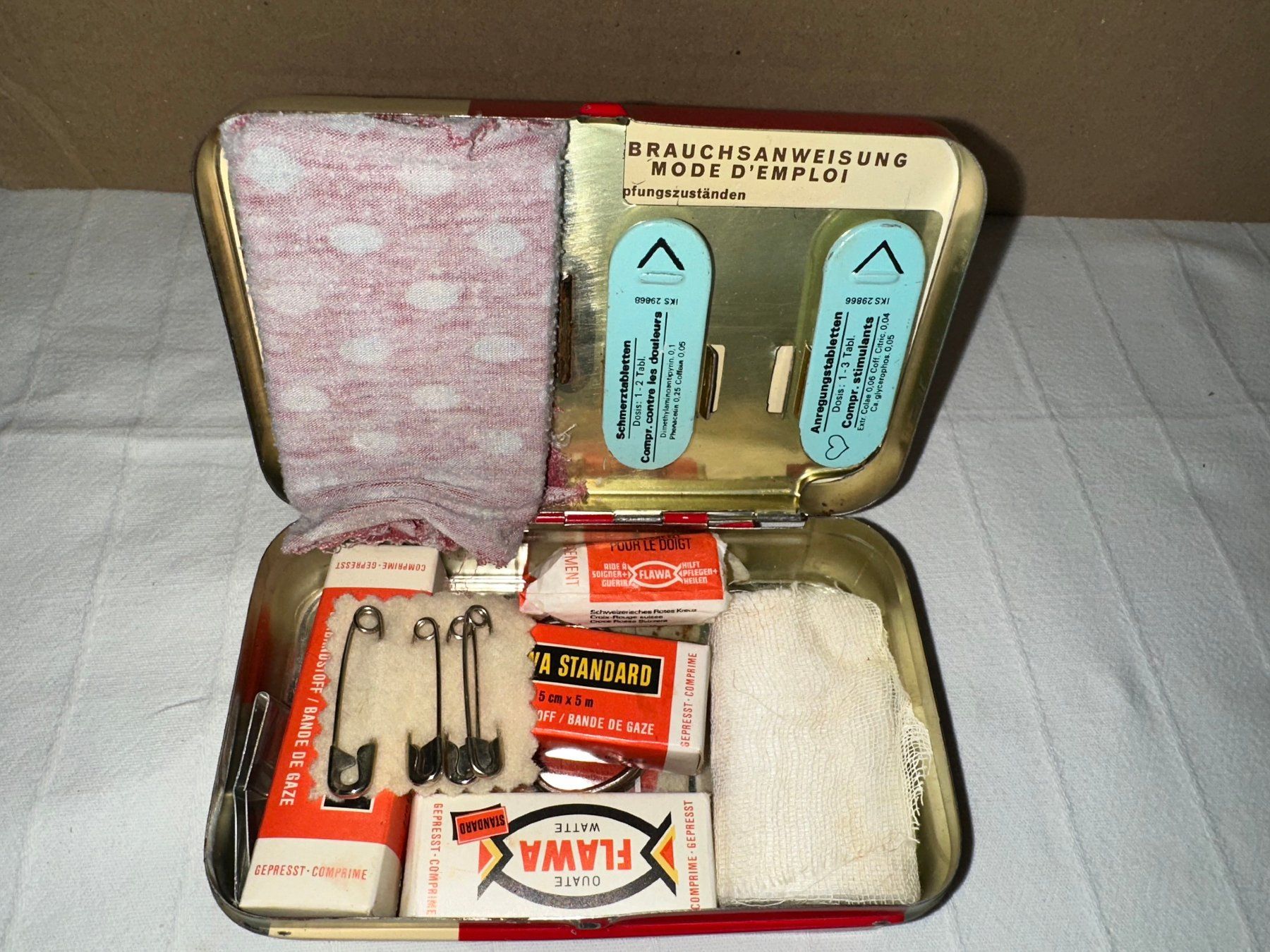 Verbandkästen: Ancienne pharmacie de poche FLAWA – Gebraucht aus Ste-Croix von mjmg 1