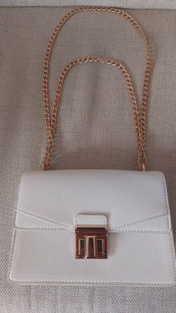 Eleganti Handtasche in Weiss mit goldener Kette