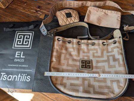 Sac typique grec acheté en boutique à Athènes