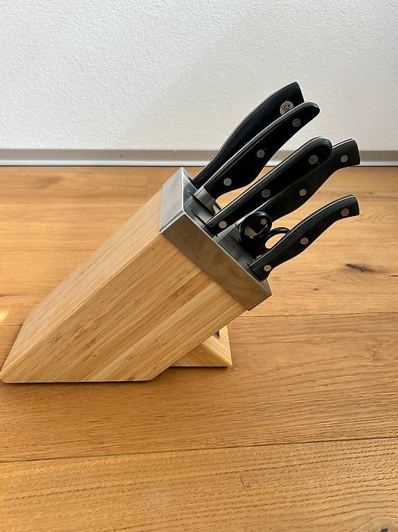 Messer: Messerblock mit verschiedenen Messer und einer Schere – Gebraucht aus Murten von lle_w5qs 1