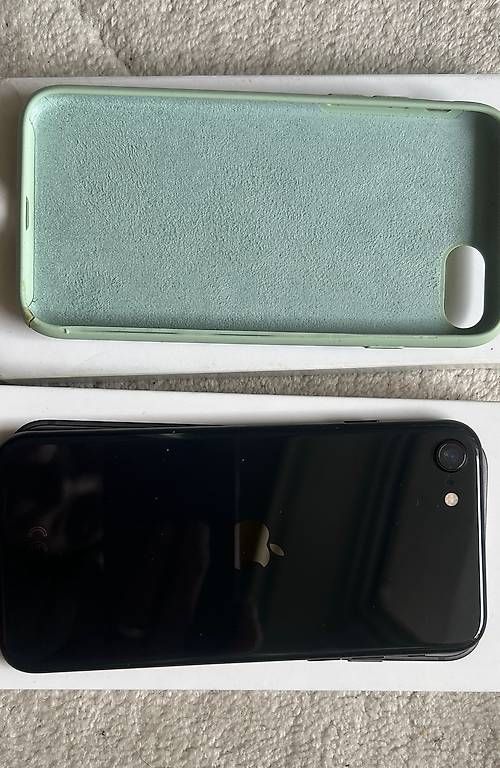 Apple Telefoni cellulari / Smartphones: iPhone SE, 64GB mit Hülle und 2 Schutzfolien – Usato da Münchenstein venduto da einElement 1