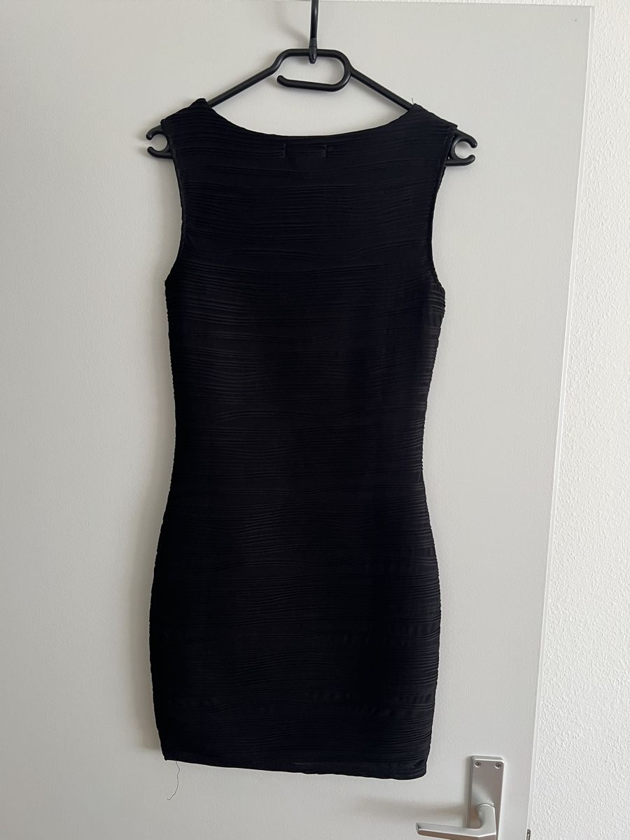 Vestiti: Amisu schwarzes Etuikleid - S/36 – Usato da Rothrist venduto da FL_17 2