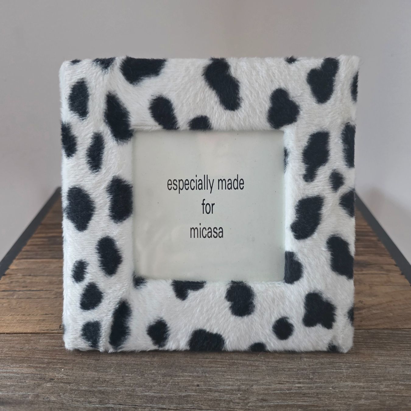 Micasa Cornici: 🐸 BILDERRAHMEN KUNSTFELL LEOPARD WEISS – Nuovo (secondo la descrizione) da Môtier (Vully) venduto da Frogs 1