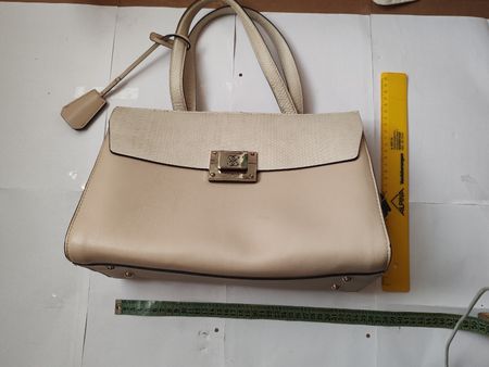 Guess Handtasche beige Kunstleder Schlangenmuster gut