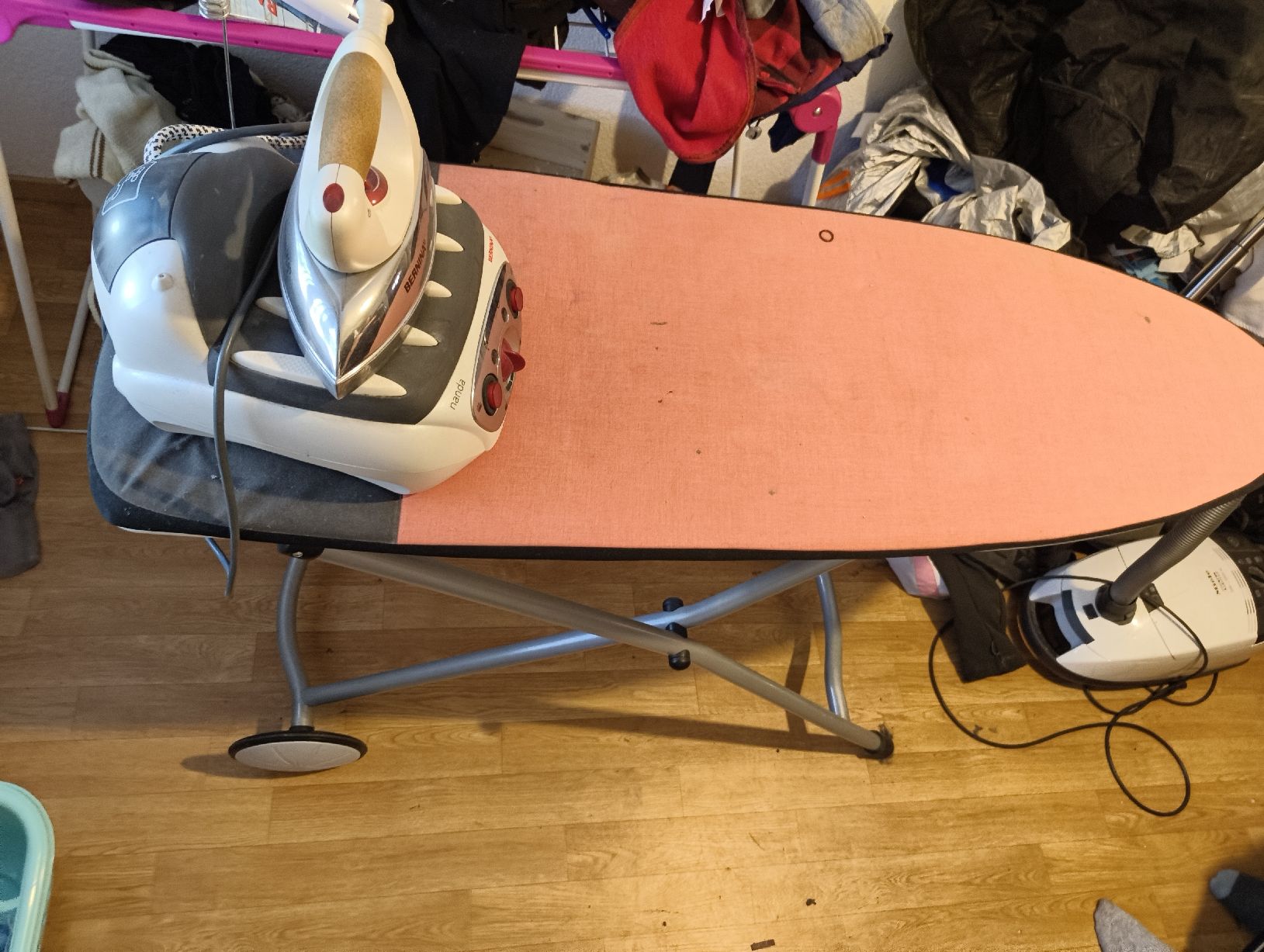 Bernina Bügeleisen: Bernina Bügeleisen  – Gebraucht aus Ebersol von Bmwe30e46 3