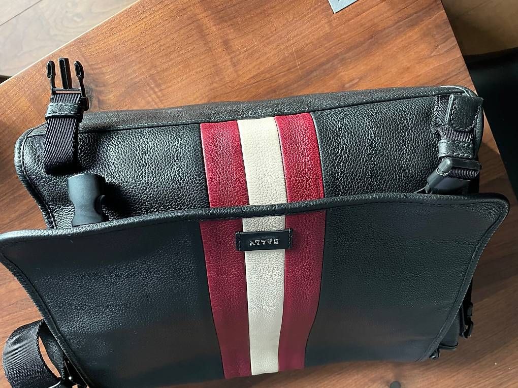 Taschen: Original Bally Crossbody / Laptop Bag – Gebraucht aus Witterswil von ArtizanAudio 3