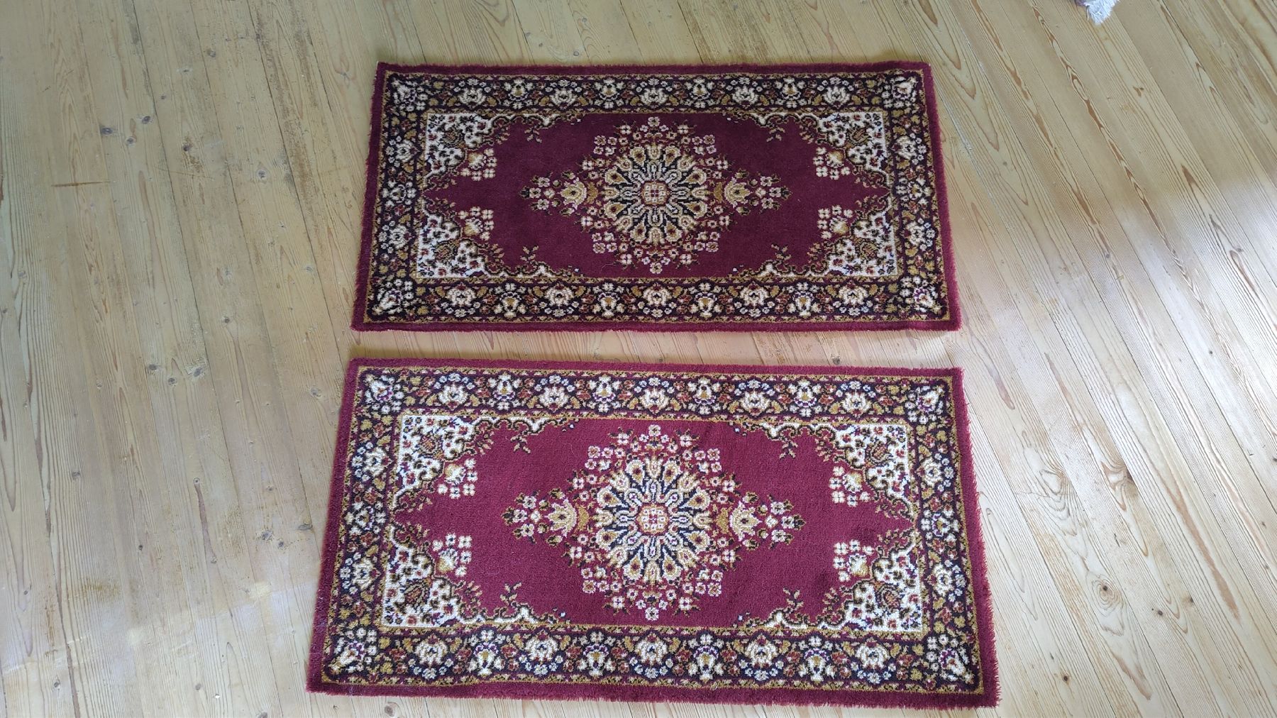 Tapis: Teppichset, burgunderfarbenes Muster – D'occasion à St. Gallen par lau_87ql 1