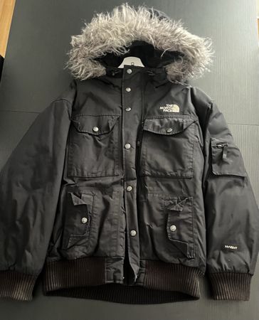 The North Face HyVent Herren-Winterjacke Gr. M mit Fellkapuz