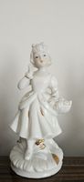 Porzellanfigur Mädchen mit Korb Made in Taiwan guter Zustand