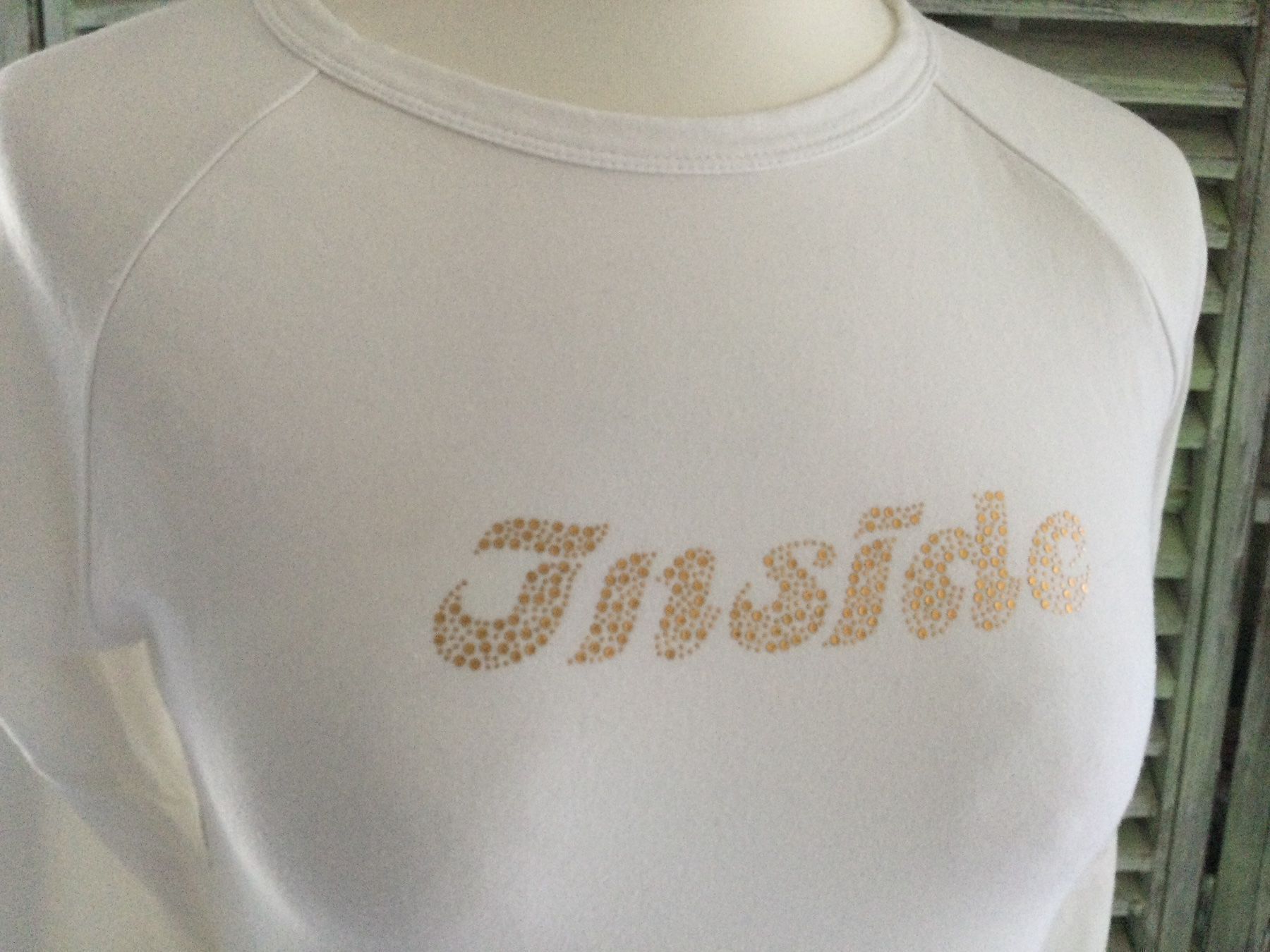 Top: Sweat blanc inscription doré INSIDE, taille – Usato da Agiez venduto da chouchanelle 1