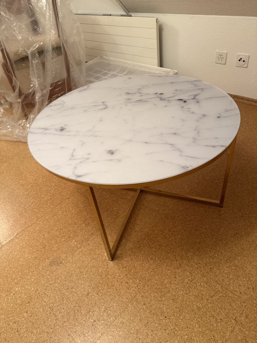 Tavoli: Runder Couchtisch Marmor Optik Goldfarbig – Usato da Luzern venduto da Grawp 1