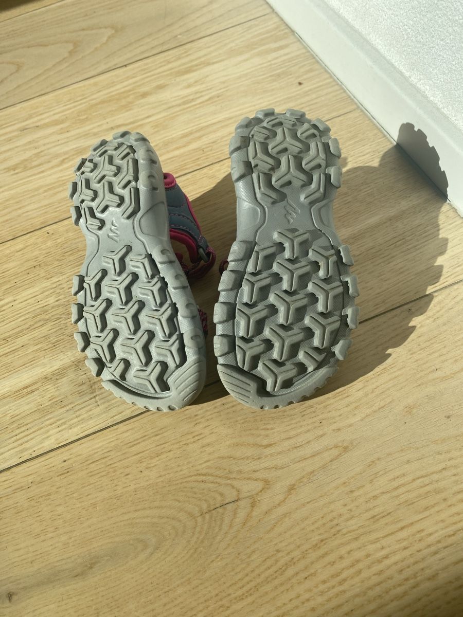 Decathlon Scarpe per ragazze: 25 Sandales Quechua – Usato da Mex VD venduto da Tania_Or 1