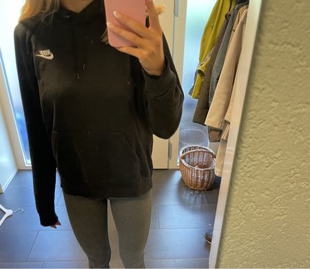 Schwarzer Nike Hoodie