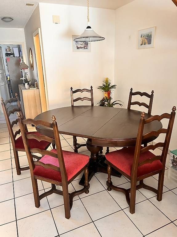 Tische: Table en chêne massif + 6 chaises – Gebraucht aus Bassecourt von Calevi 2