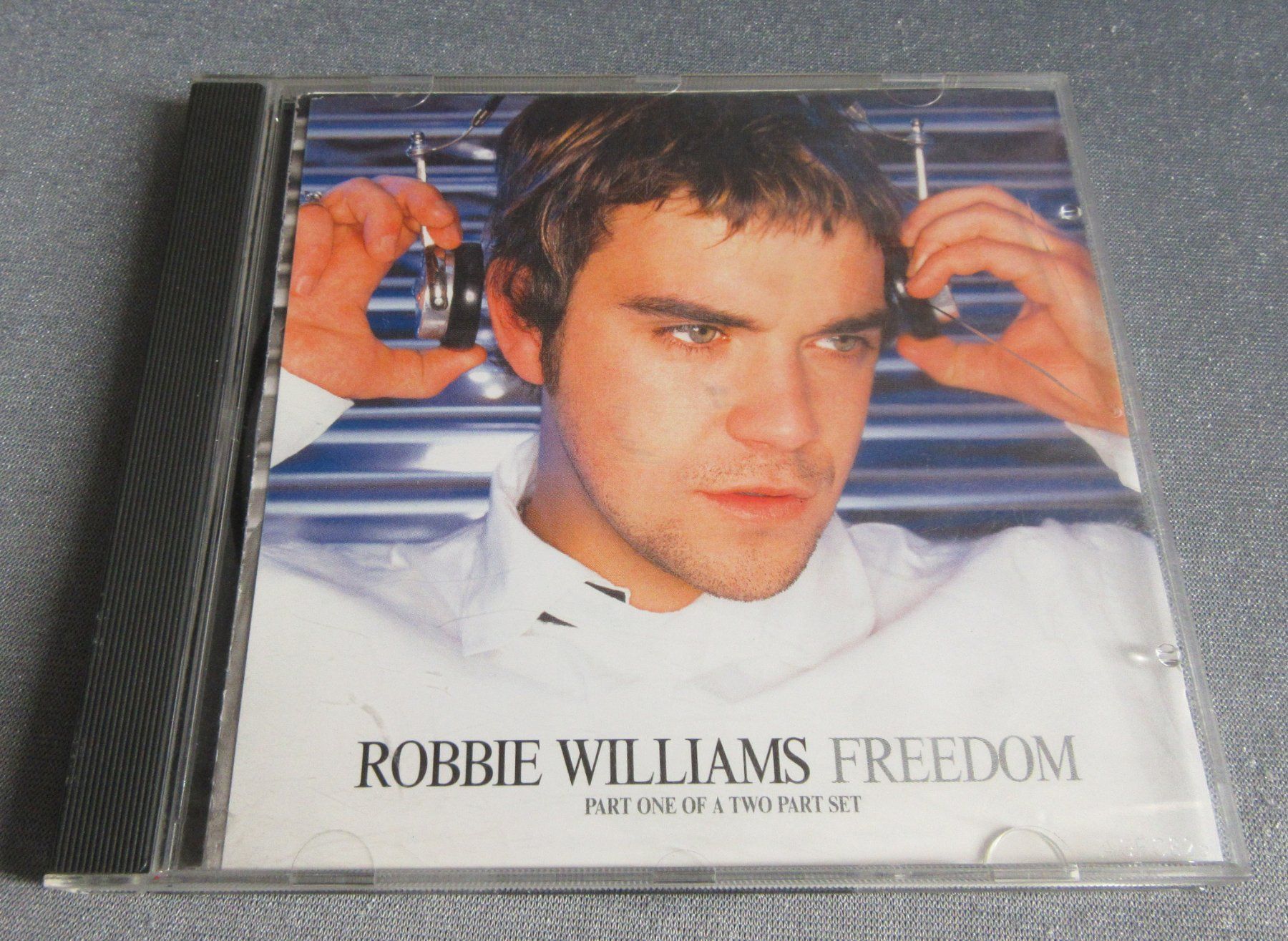 CD: Robbie Williams - Freedom - CD ab 1.00 – Usato da Auenstein venduto da Padabimbim