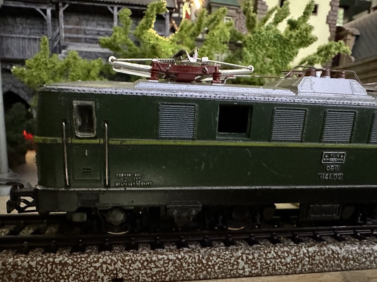 Märklin Modellini di ferrovie: Märklin 3036 ÖBB BR 1141 – Usato da Lupsingen venduto da New-Haven 1